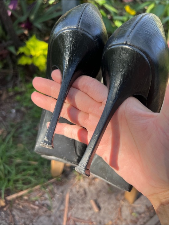 Yves Saint Laurent Black Leather Platform Stiletto Pumps good condition!